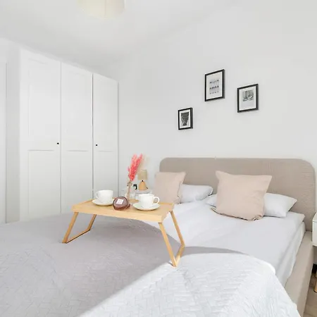 Przytulny Z Balkonem W Centrum Chorzowa By Renters Хожув