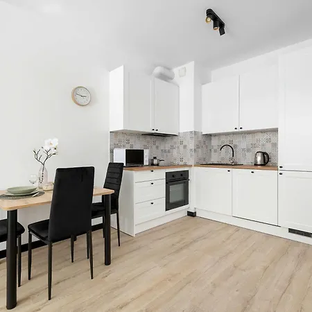 Przytulny Z Balkonem W Centrum Chorzowa By Renters Апартаменты